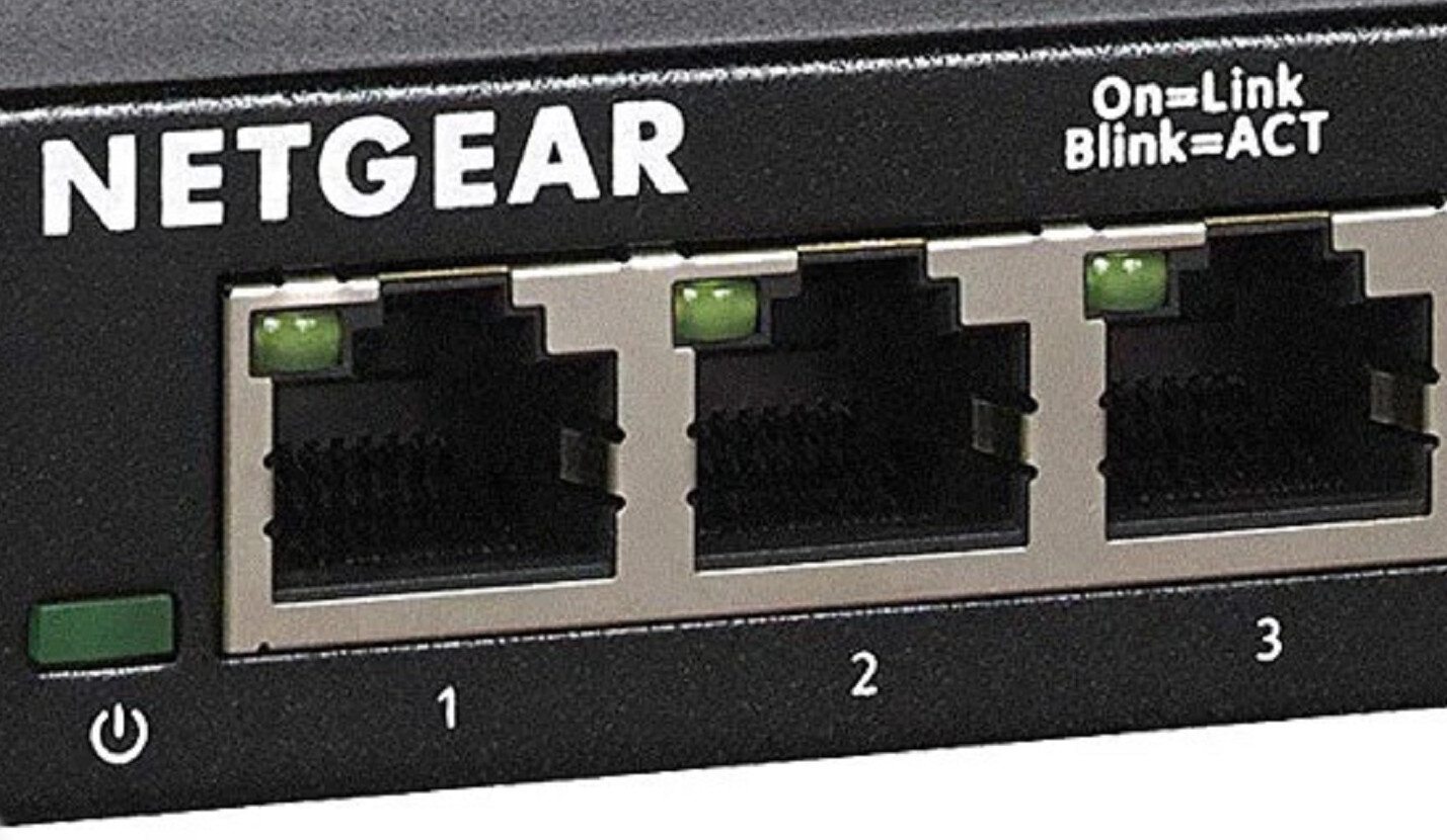 Switch NETGEAR GS305-300PES niska cena