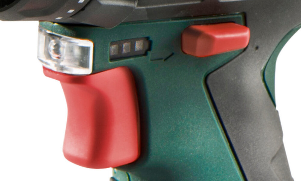 Wiertarko-wkrętarka METABO PowerMaxx BS Basic 600385500 zbliżenie na funkcję zmiany obrotów wiercenie w drewnie do 18 mm w stali do 10 mm wykonywanie różnych projektów dla majsterkowiczów dla osób ceniacych funkcjonalność i trawłość sprzętu