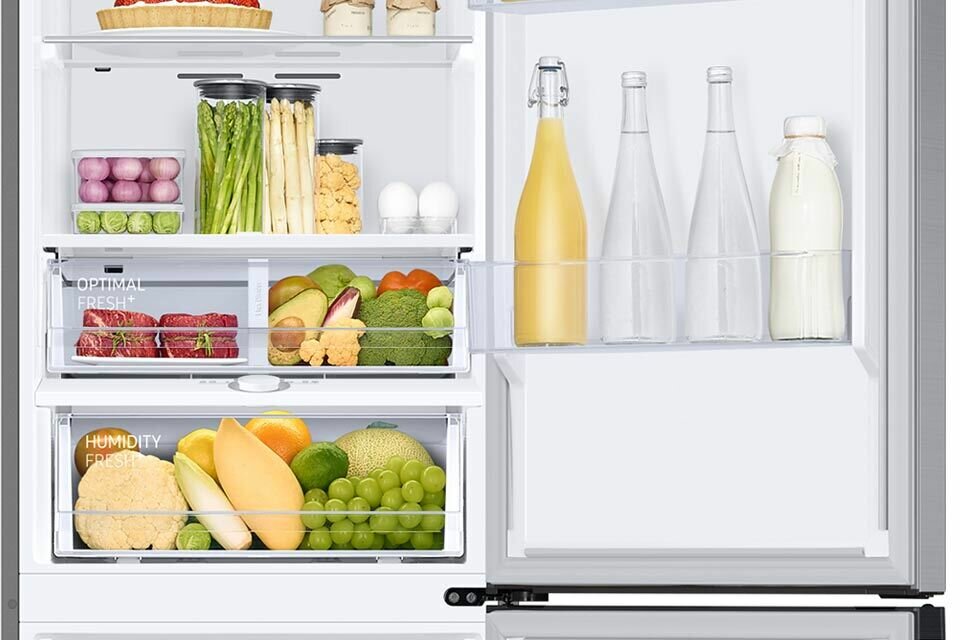 Pojemniki na duże butelki w drzwiach lodówki Pojemniki na duże butelki w drzwiach lodówki