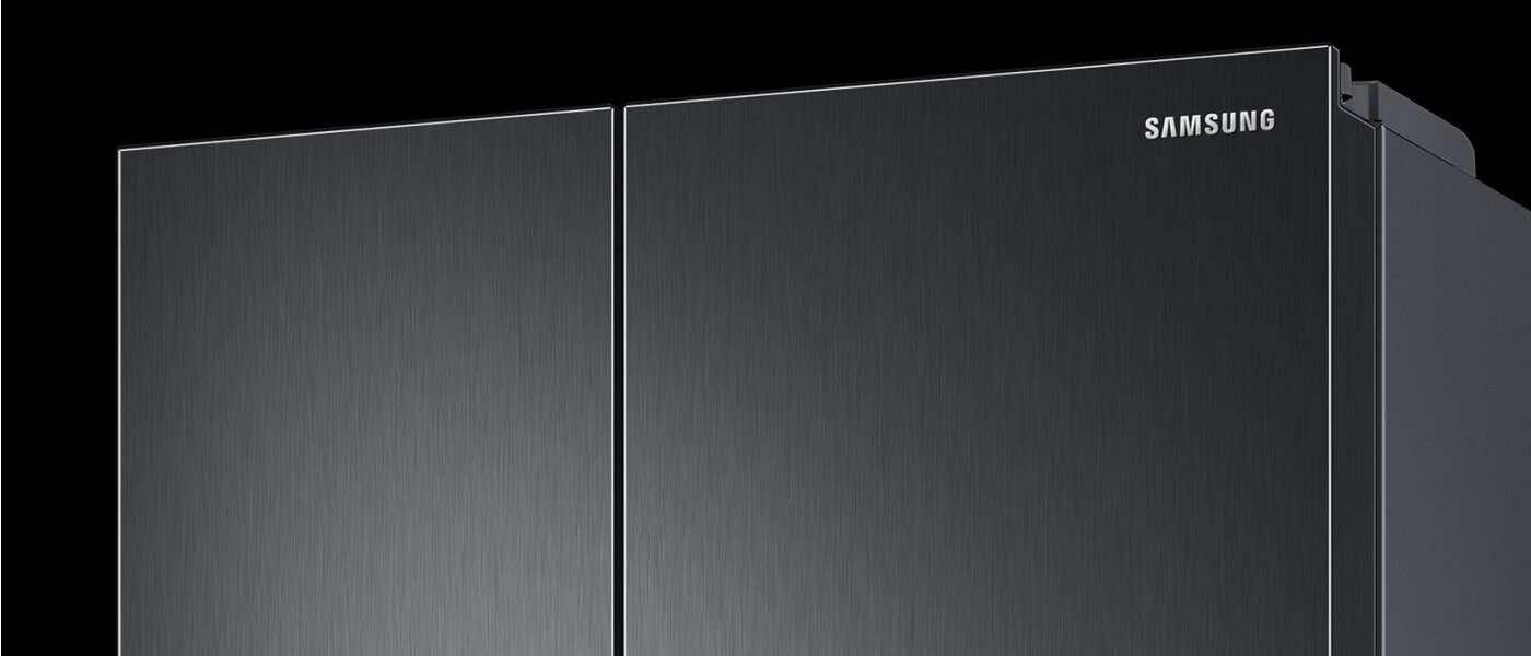 Nowoczesna lodówka w kolorze grafitowej stali z krótkimi podchwytami Nowoczesna lodówka w kolorze grafitowej stali z krótkimi podchwytami