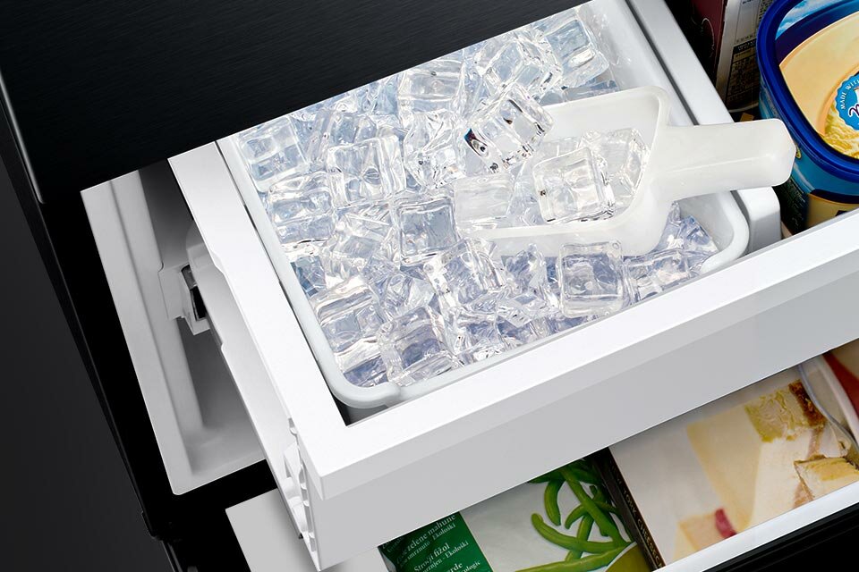 ułatwia przygotowanie kostek lodu ułatwia przygotowanie kostek lodu