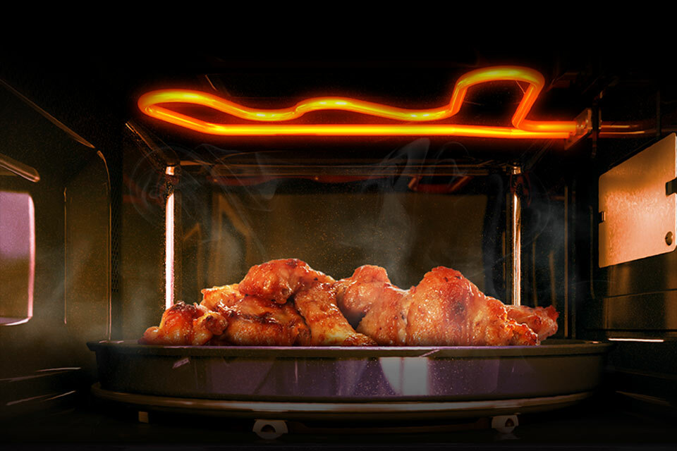 połączenie mikrofal i grilla dla opiekania potraw połączenie mikrofal i grilla dla opiekania potraw