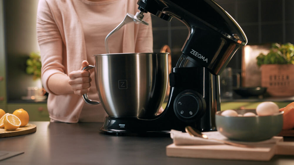 Robot kuchenny planetarny ZEEGMA Planeet Chef (2200W) akcesoria miska możliwość mycia w zmywarce możliwość odchylenia ramienia robota łatwe odłączanie misy dotarcie do trudno dostępnych miejsc dokładne wyczyszczenie