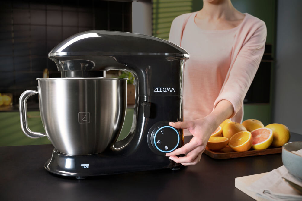 Robot kuchenny planetarny ZEEGMA Planeet Chef (2200W) sześć trybów pracy mieszanie w różnorodny sposób dostosowanie prędkosci pokrywa przeciwrozbryzgowa czystość podczas pracy otwór w pokrywie dodawanie składników w trakcie mieszania tryb pulsacyjny maksymalna moc efektywność oszczędność czasu dla każdej kuchni