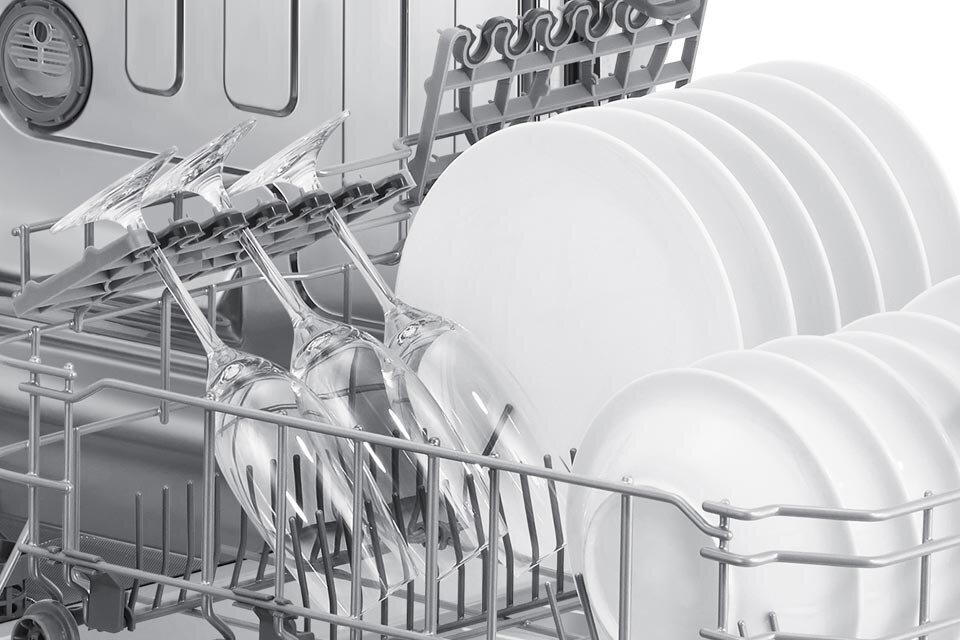 Dzięki uchwytom wysokie kieliszki będą odpowiednio zabezpieczone w czasie mycia Dzięki uchwytom wysokie kieliszki będą odpowiednio zabezpieczone w czasie mycia