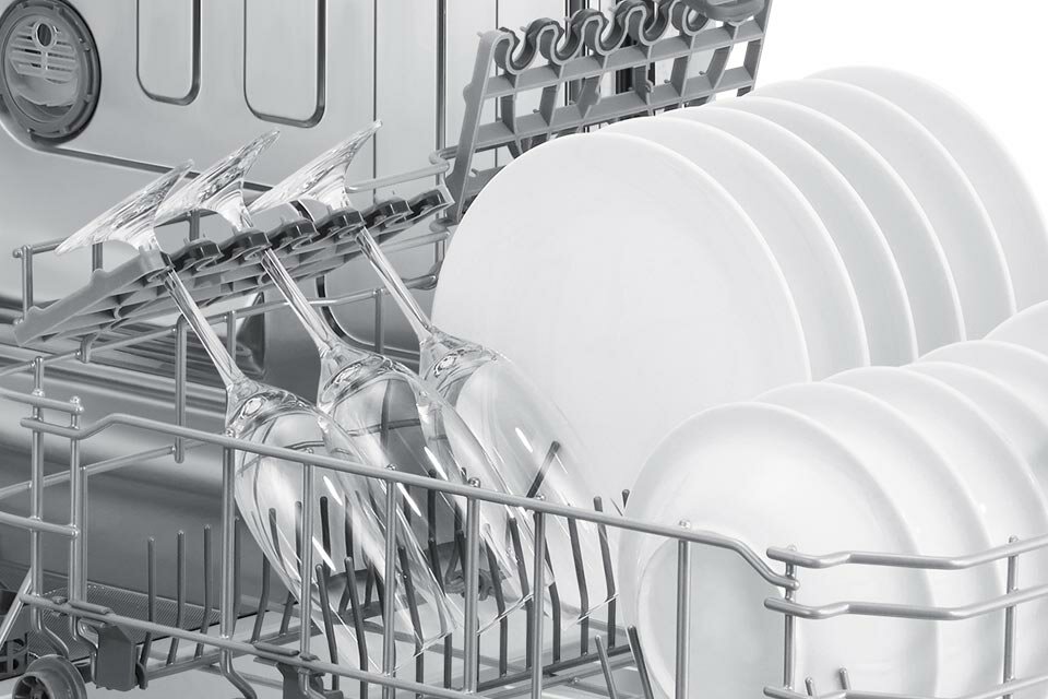 Wysokie kieliszki zabezpieczone podczas zmywania Wysokie kieliszki zabezpieczone podczas zmywania