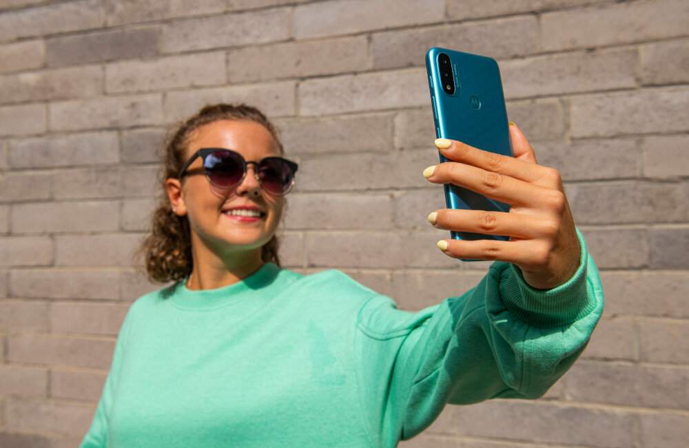 SMARTFON MOTOROLA MOTO E20 2+32GB COASTAL BLUE czujnik głębi aparat