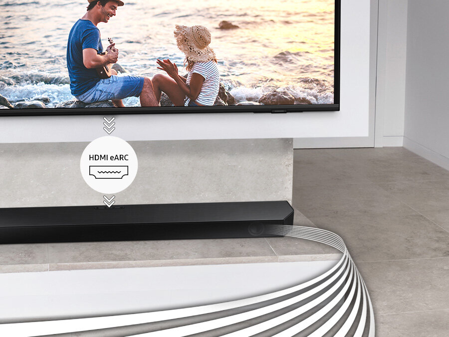 Soundbar stojący pod telewizorem. Na soundbarze widać ikonkę gniazda HDMI. HW-Q60B