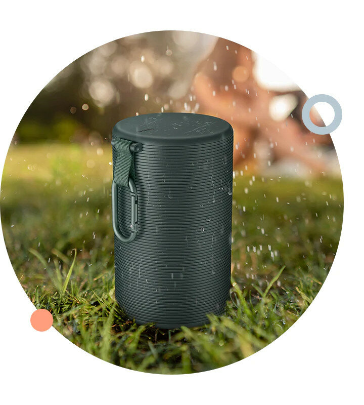 phptvvjin pl-feature-protection-from-the-elements-530719015 Etui do The Freestyle na trawie w kroplach deszczu. VG-SCLA00G/XC