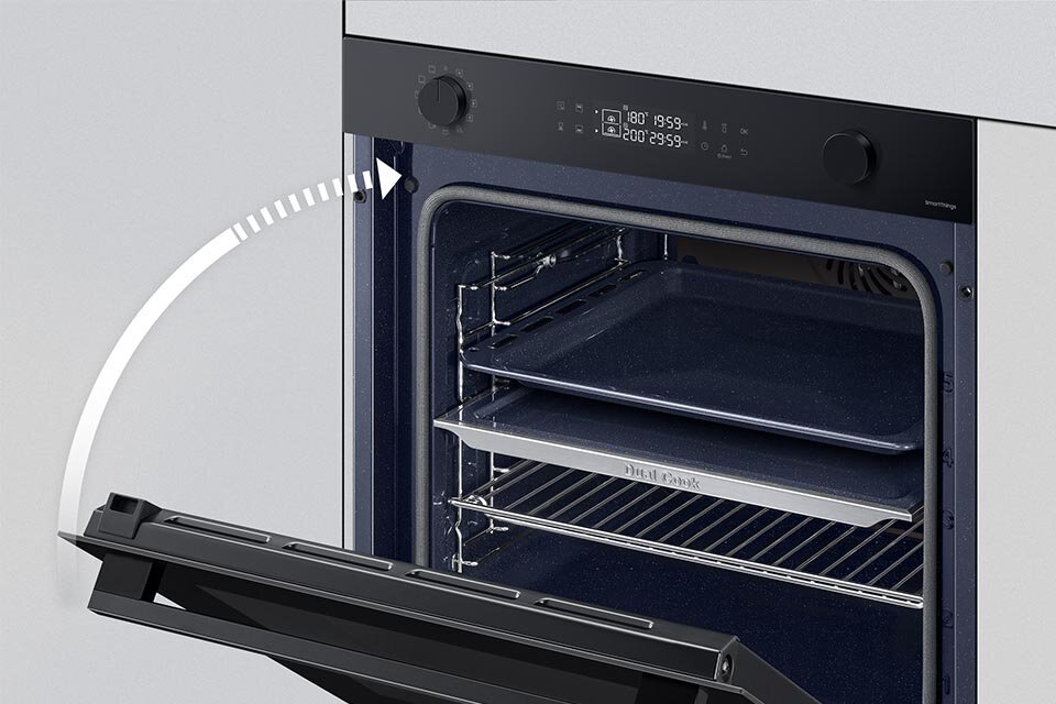 Zdjęcie ilustruje specjalny mechanizm zapobiegający trzaskaniu drzwiczek piekarnika Samsung Zdjęcie ilustruje specjalny mechanizm zapobiegający trzaskaniu drzwiczek piekarnika Samsung