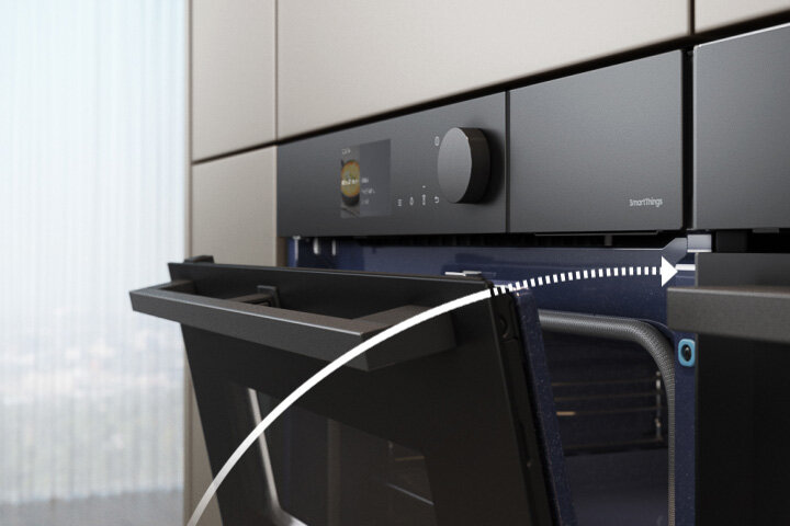 Obrazek pokazujący ciche domykanie piekarnika Samsung Steam Cook NV7B6785KA. Obrazek pokazujący ciche domykanie piekarnika Samsung Steam Cook NV7B6785KA.