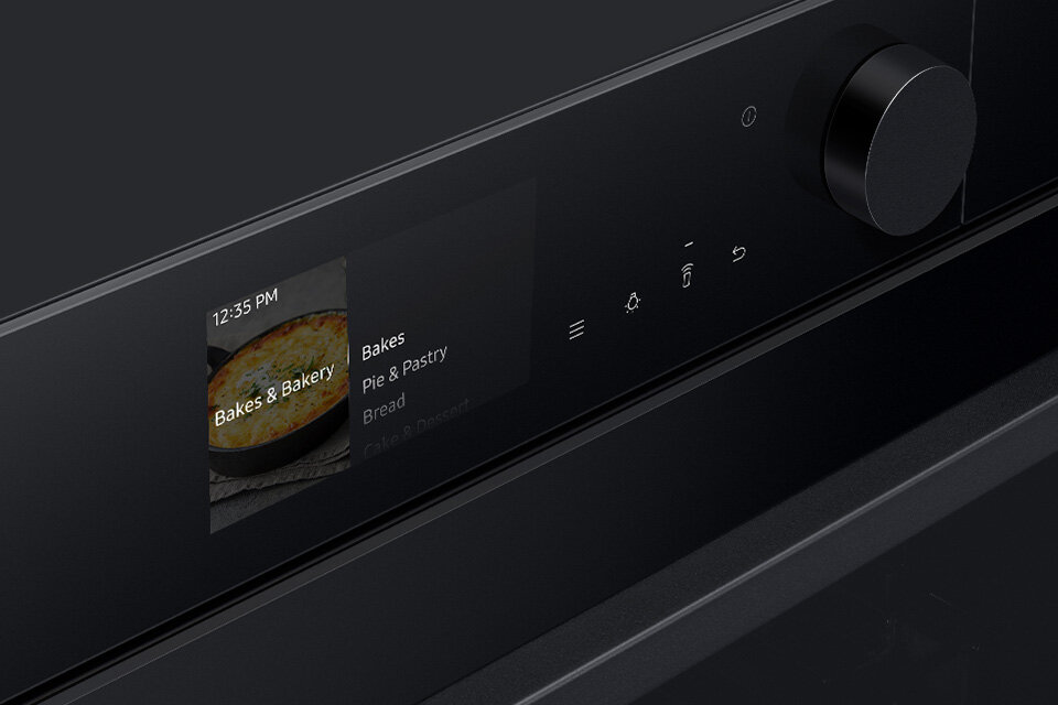 Panel dotykowy piekarnika parowego NV7B6685BAK przedstawiony razem z wyświetlaczem. Panel dotykowy piekarnika parowego NV7B6685BAK przedstawiony razem z wyświetlaczem.