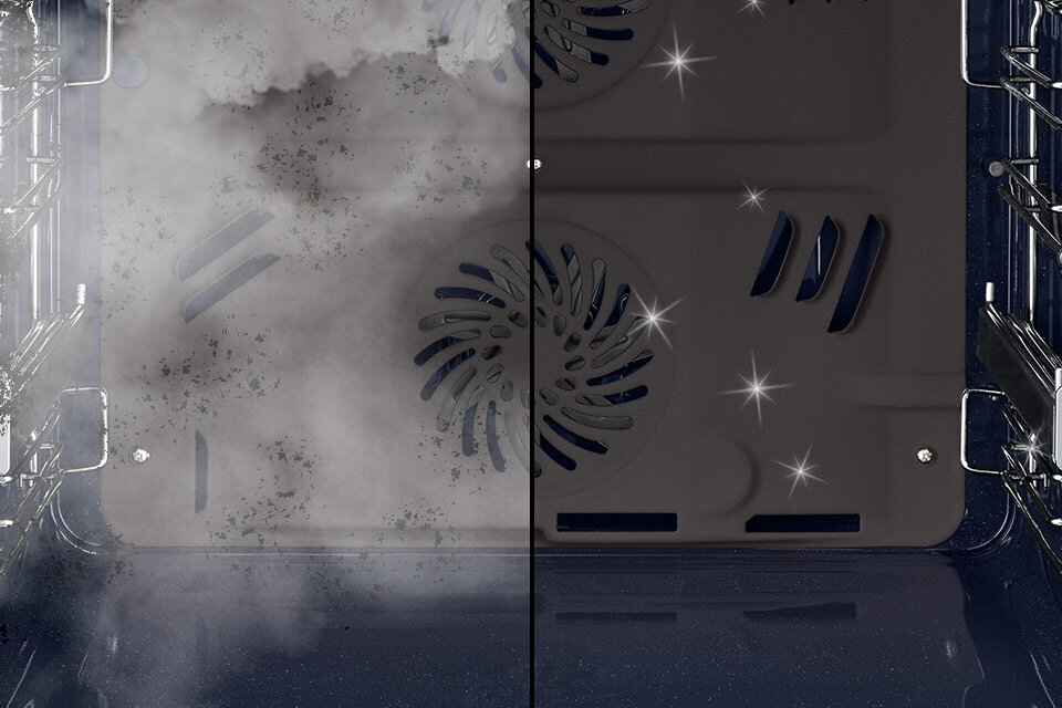 Zdjęcie piekarnika wypełnionego kłębami pary odnosi się do możliwości czyszczenia komory gorącą parą Zdjęcie piekarnika wypełnionego kłębami pary odnosi się do możliwości czyszczenia komory gorącą parą