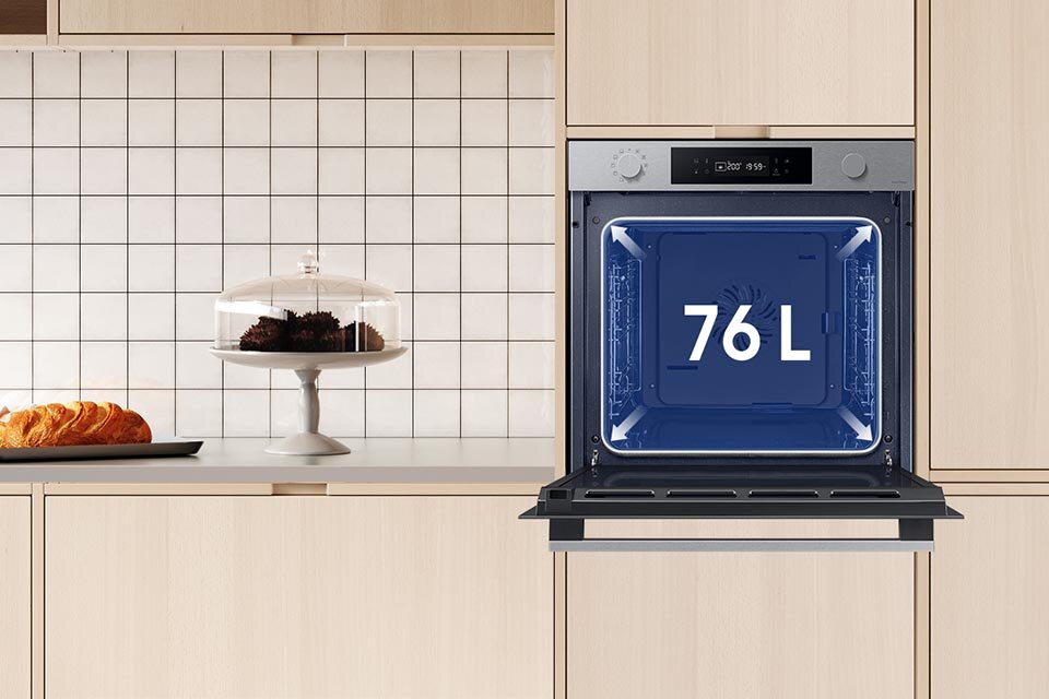 Graficznie zaakcentowane duże wnętrze piekarnika Graficznie zaakcentowane duże wnętrze piekarnika