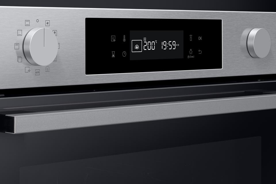 Zbliżenie na panel sterowania piekarnika Samsung NV7B41207AS Zbliżenie na panel sterowania piekarnika Samsung NV7B41207AS