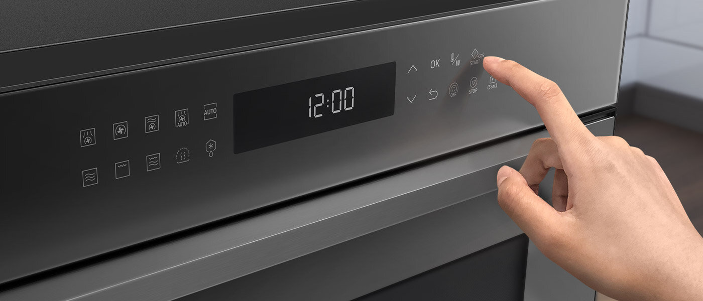 Zbliżenie na panel sterowania mikrofalówki Samsung z oferty Media Expert Zbliżenie na panel sterowania mikrofalówki Samsung z oferty Media Expert