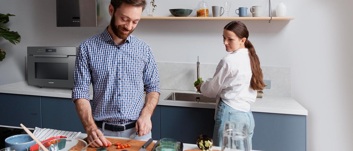 Komfortowe przyrządzanie potraw z kuchenką mikrofalową Samsung MC35R8058CC z oferty Media Expert Komfortowe przyrządzanie potraw z kuchenką mikrofalową Samsung MC35R8058CC z oferty Media Expert