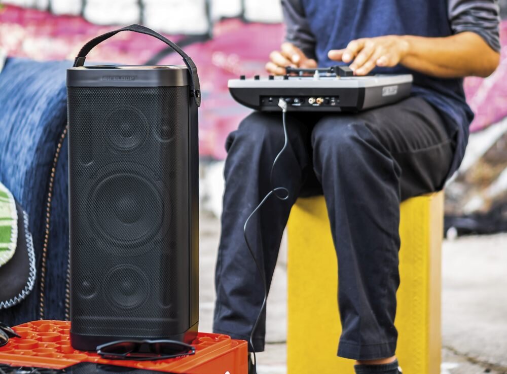 Gramofon RELOOP Spin Szary sprzet audio muzyka odtwarzanie bezpieczna transmisja audio nagrywanie USB sample zestaw zasilanie drapanie płyt interfejs aplikacja wykończenie