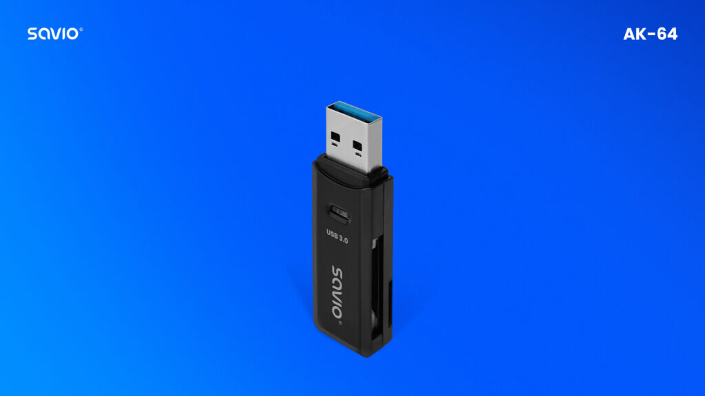 Savio-AK-64-1-czytnik-kart-sd-usb-3-na-niebieskim-tle-pl