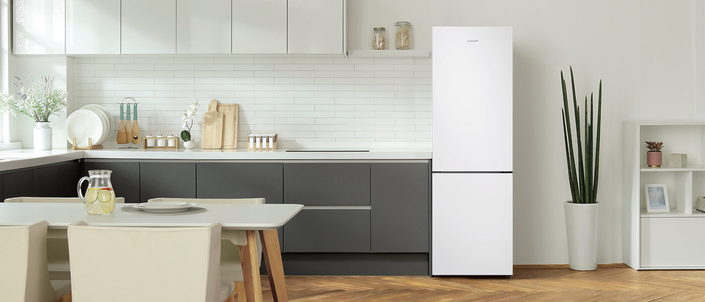 Media Expert - Samsung RB33B610EWW - zdjęcie w beżowej kuchni Media Expert - lodówka Samsung RB33B610EWW - zdjęcie w beżowej kuchni