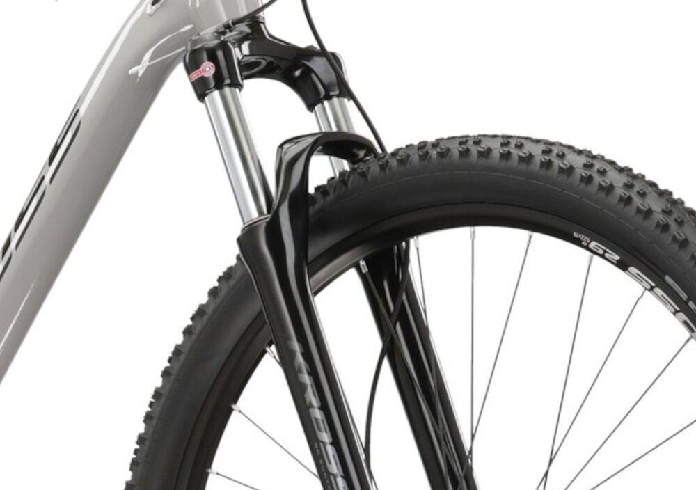 Rower górski MTB KROSS Level 3.0 M17 29 cali męski Szary rower typu hardtail przedni amortyzator SR Suntour typu XCM RL skok o wysokosci 100 mm ulatwia najezdzanie na przeszkody niweluje wstrzasy regulacja skoku za pomoca manetki zmniejsza sile uderzenia przedniego kola o przeszkode do jazdy na nierownej wyboistej nawierzchni