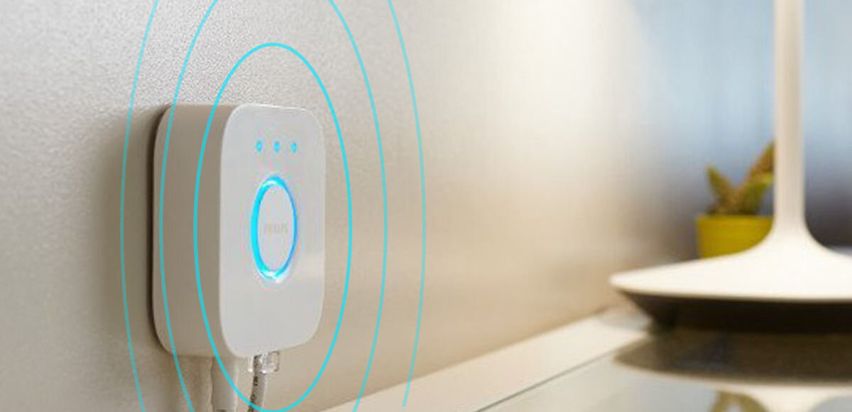 Czujnik otwarcia drzwi i okien PHILIPS HUE Secure smart home security symulacja obecności, alarmy świetlne dostęp do rozszerzonej konfiguracji systemu