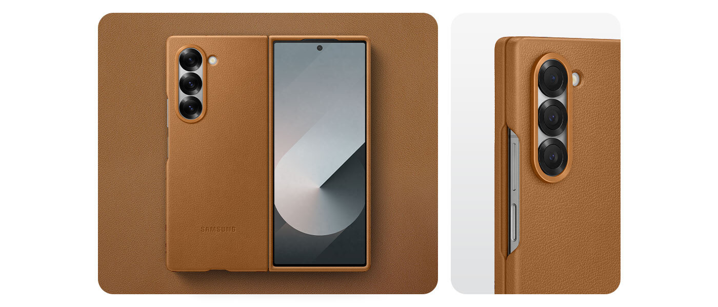 Etui Kindsuit w kolorze brązowym, telefon ułożony płasko na kawałku miękkiego materiału z wegańskiej skóry oraz zbliżenie telefonu i etui pokazujące, jak etui doskonale dopasowuje się do konturów i krawędzi telefonu. Etui Kindsuit w kolorze brązowym, telefon ułożony płasko na kawałku miękkiego materiału z wegańskiej skóry oraz zbliżenie telefonu i etui pokazujące, jak etui doskonale dopasowuje się do konturów i krawędzi telefonu.