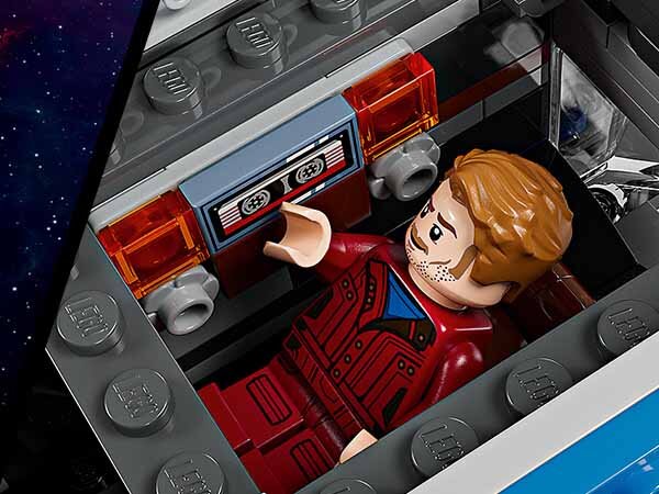 Część wypoczynkowa z łóżkiem i magnetofonem