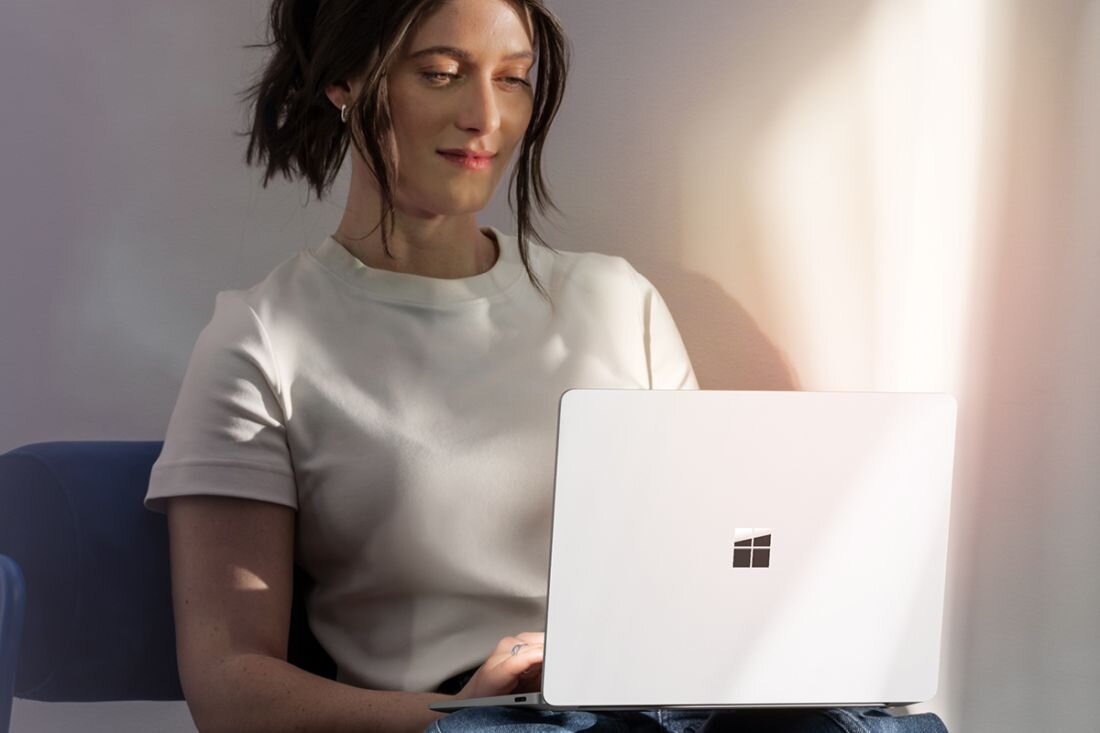 Laptop MICROSOFT Surface Laptop Copilot+ PC Wi-Fi 7 Bluetooth 5.4 szybkim i stabilnym połączeniem internetowym urządzeniami Bluetooth
</div>
</div>
</div>
<div class=