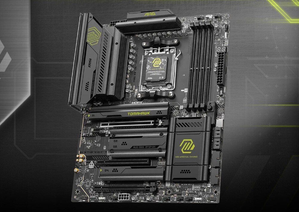 Płyta główna MSI MAG X870E TOMAHAWK WIFI Widok płyty głównej w czarnej kolorystyce z zielonymi akcentami. Radiatory, sloty PCIe i gniazda pamięci RAM są dobrze widoczne, a na osłonach znajduje się logo producenta, opis