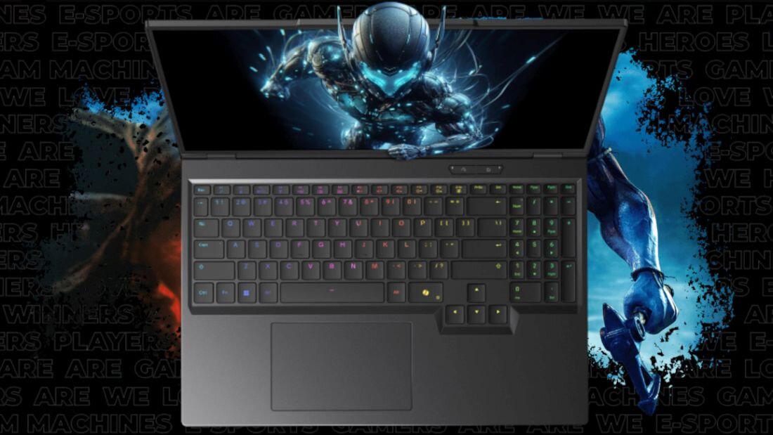 Laptop DREAMMACHINES RT5070TI - Laptop DREAMMACHINES RT5070TI z klawiaturą gamingową i wizerunkiem obcego na ekranie. Podświetlana klawiatura RGB (Per-Key)
