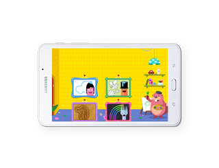 Kolorowanka i dziecięcy aparat fotograficzny