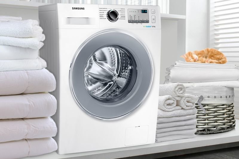 Samsung
Crystal
Gloss™.
Doskonała
linia,
elegancki
wygląd Samsung
Crystal
Gloss™.
Doskonała
linia,
elegancki
wygląd