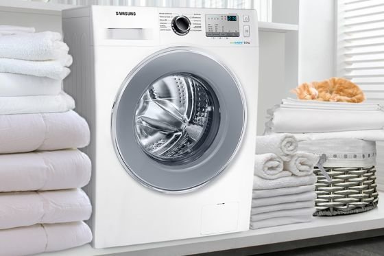 Samsung
Crystal
Gloss™.
Doskonała
linia,
elegancki
wygląd Samsung
Crystal
Gloss™.
Doskonała
linia,
elegancki
wygląd