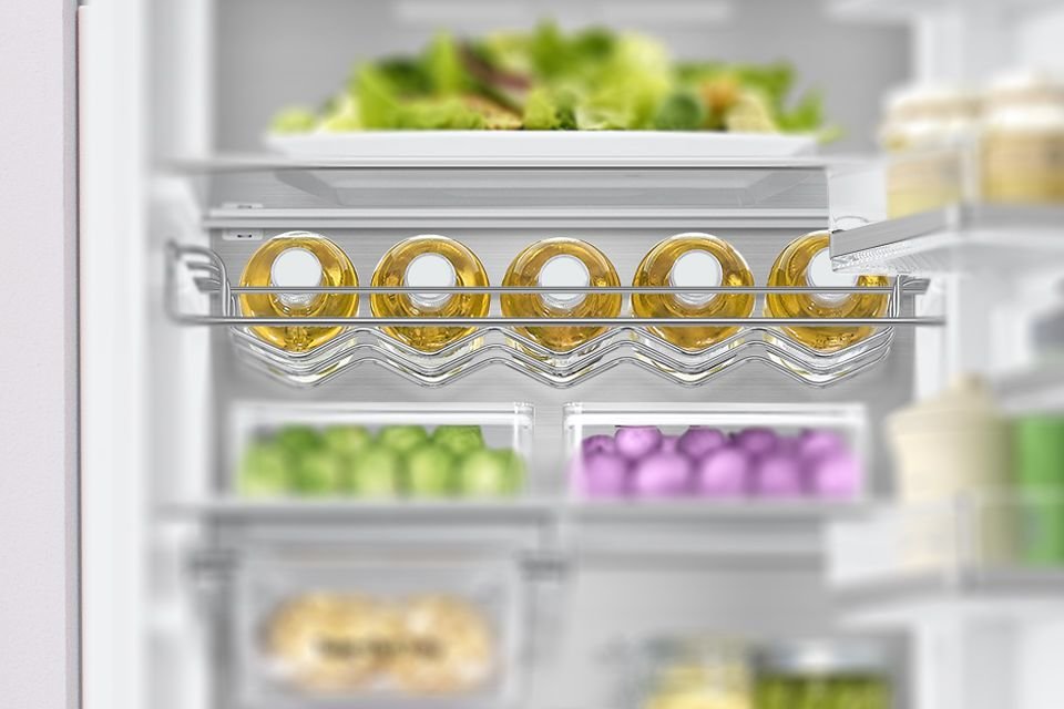 Samsung Jeszcze więcej miejsca w lodówce. Półka na butelki Samsung Jeszcze więcej miejsca w lodówce. Półka na butelki