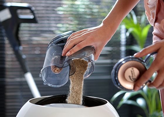 Philips Łatwe opróżnianie. Ergonomiczny pojemnik na kurz Philips Łatwe opróżnianie. Ergonomiczny pojemnik na kurz