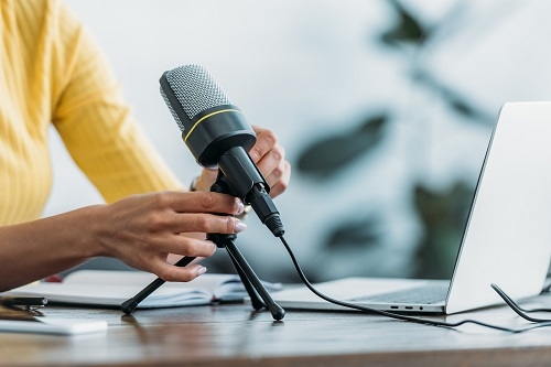 Jak podłączyć mikrofon do laptopa? | Poradnik Media Expert