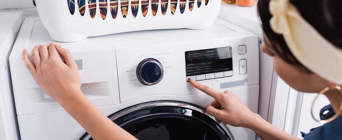 Programy w pralkach – jak prać ubrania? | Poradnik Media Expert
