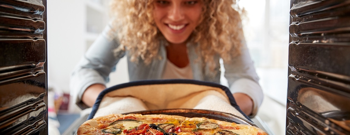 Jak piec pizzę w piekarniku? | Poradnik Media Expert