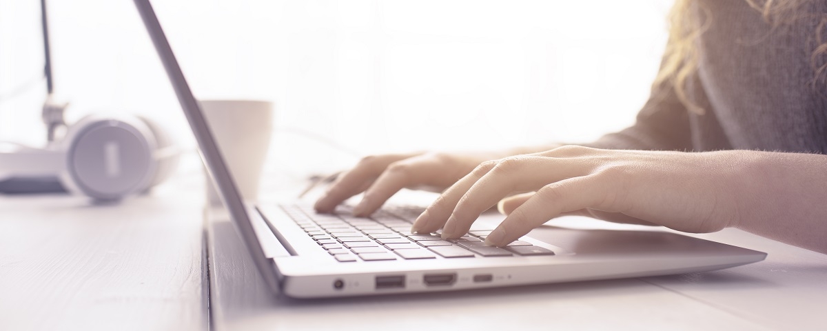 Jak podświetlić klawiaturę w laptopie? | Poradnik Media Expert