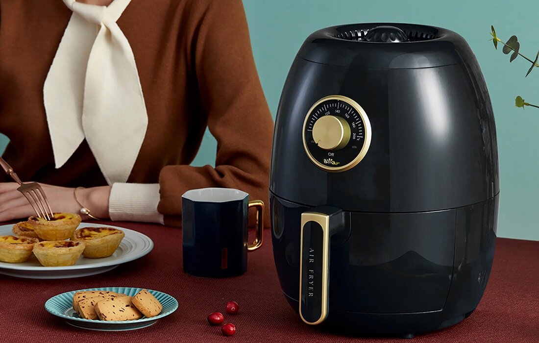 https://www.mediaexpert.pl/media/cache/resolve/gallery/images/39/3956010/Frytkownica-beztluszczowa-BEAR-A19A-Air-Fryer-Czarny-lifestyle-1.jpg